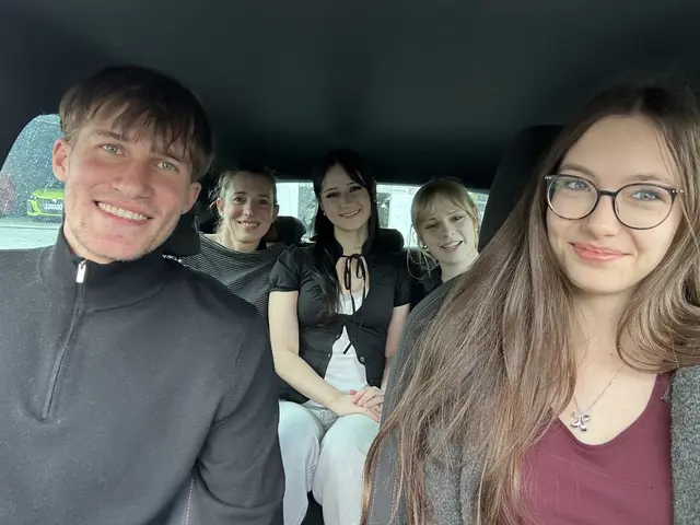 Mira, Marlene und Estefania von der HAK Weiz führten ein Interview mit Jasmin und Nikolas von der Fahrschule Korossy und erhielten dabei spannende Einblicke in den Berufsalltag.