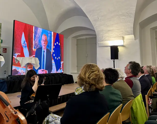 Bundespräsident Alexander van der Bellen meldete sich per Video-Grußbotschaft.  | Foto: MeinBezirk/Birgit Bachhofner