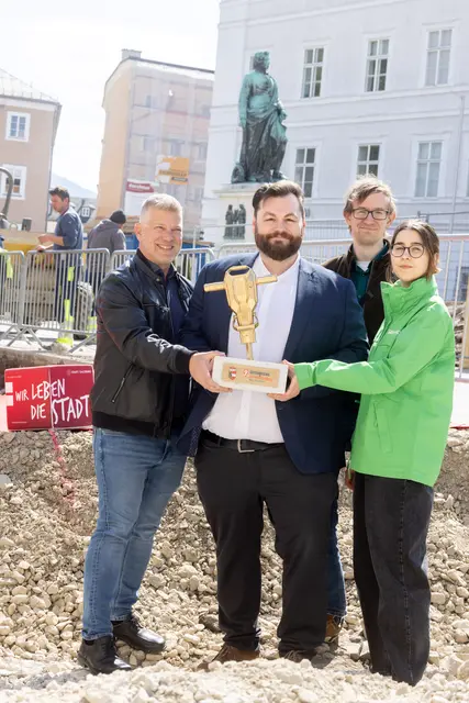 Die erste Bauphase läuft bis Juli. Nach der Sommerpause werden die Arbeiten dann im September fortgesetzt und im November abgeschlossen. Im Anschluss daran stehen dann mit den Bereichen vom Mozartplatz Richtung Rudolfskai und zur Kaigasse die letzten Teilstücke auf dem Plan. Die Bauarbeiten sollen 2028 abgeschlossen werden.   | Foto: Stadt Salzburg/Wildbild/Doris Wild