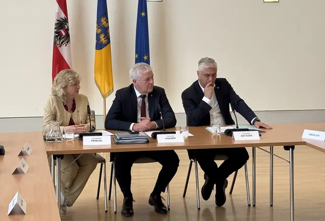 Die Landesräte Eva Prischl, Anton Kasser und Martin Antauer. | Foto: Lauren Fahrenberger / MeinBezirk