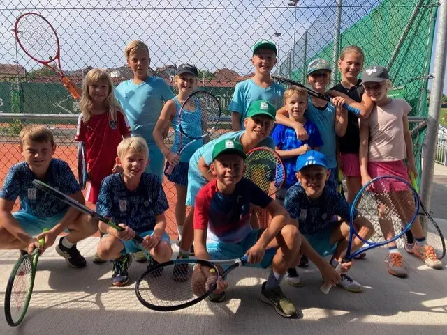 Rund 60 Kinder stürmen Plätze des UTC Raab