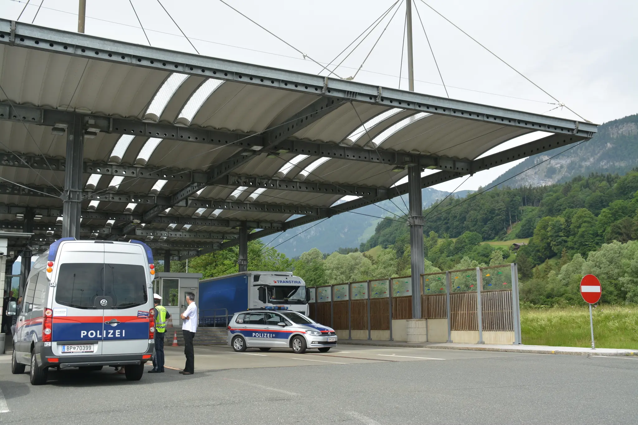 Inntal Autobahn: Escape on A12: Truck driver with manipulated tachograph - ...
