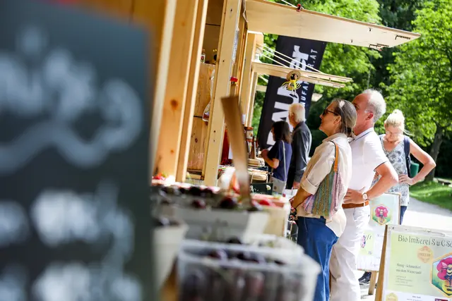 Schmankerln aus der Region gibt's beim Frühlingsfest im Lainzer Tiergarten. | Foto: MA49/Christian Fürthner