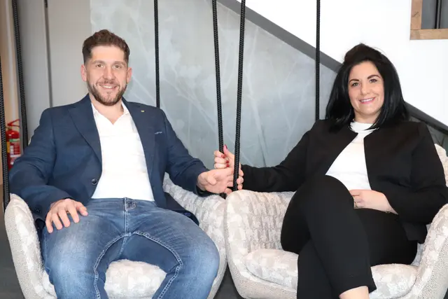 Franz und Petra Birgmann freuen sich über den gelungenen Umbau bzw. Ihren Besuch  | Foto: MeinBezirk/Buch