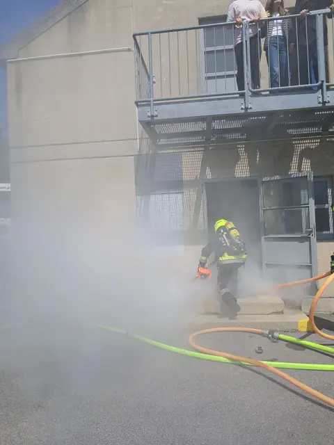 Im Rahmen der Praxisausbildung für angehende Notärzte wurden gemeinsam mit den Einsatzkräften der Feuerwehr realitätsnahe Szenarien abgearbeitet | Foto: Feuerwehr Mattersburg