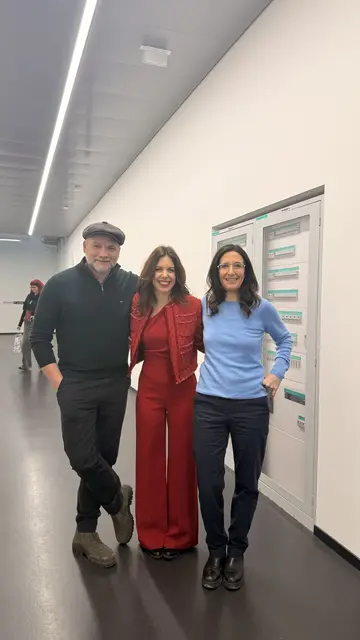 ORF-Host Katharina Sturm (Mitte) mit Thomas Stipsits und Kollegin Nina Horowitz am Küniglberg. | Foto: www.instagram.com/katharinasturm