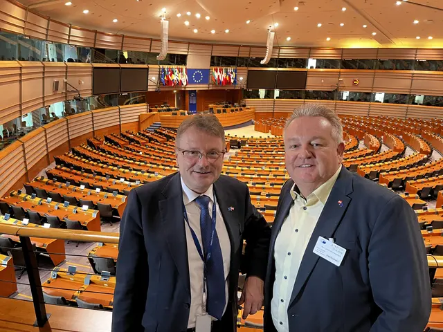 MEP Hannes Heide und Kurt Landertshammer. | Foto: Landertshammer