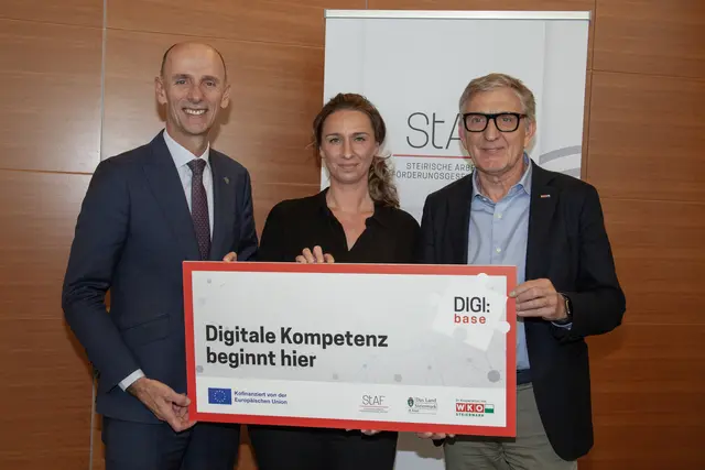 LR Willibald Ehrenhöfer, Tanja Jeschek und Josef Herk informieren in Lannach über die Qualifizierungsprogramme DIGI:Stiftung Steiermark 2.0 und DIGI: Base. | Foto: idlab Media GmbH