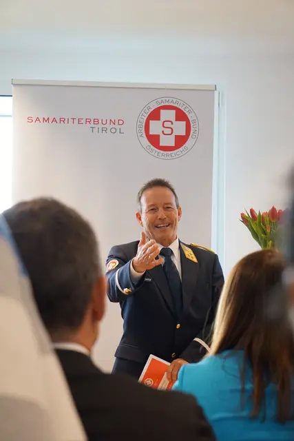Geschäftsführer des Samariterbundes Tirol, Gerhard Czappek, bei der Eröffnung der neuen Dienststelle in Innsbruck. | Foto: MeinBezirk/SPRENGER