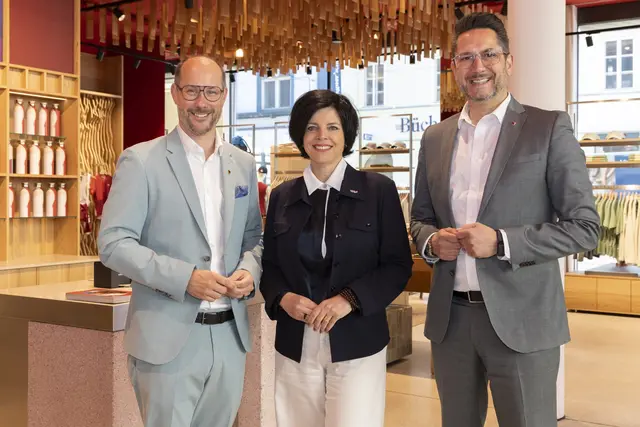 LR Mario Gerber, Karin Seiler (Geschäftsführerin Tirol Werbung), Alois Rainer (Spartenobmann Tourismus &amp; Freizeitwirtschaft, Wirtschaftskammer Tirol) | Foto: Die Fotografen