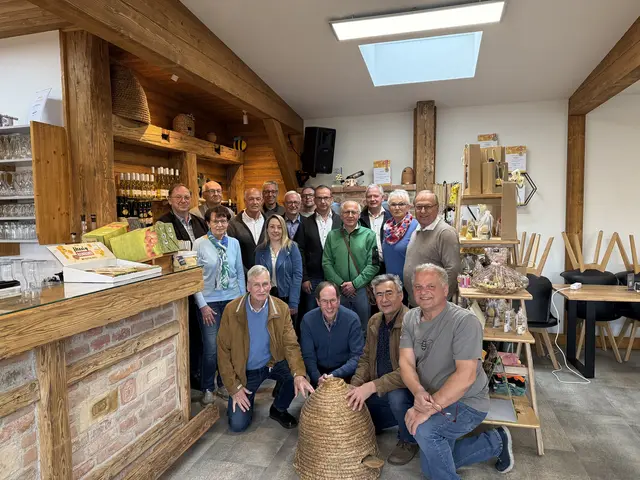 Ehemalige Amtsleiter erkundeten die Welt der Bio-Imkerei