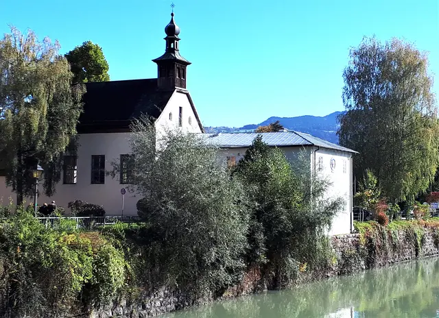 Die Salinenkapelle auf der Halleiner Pernerinsel. | Foto: Josef Wind
