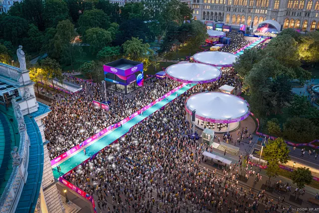 Der türkisfarbene Teppich reicht vom Burgtheater bis zum Rathaus. | Foto: ZOOMVP_StadtWienMarketing
