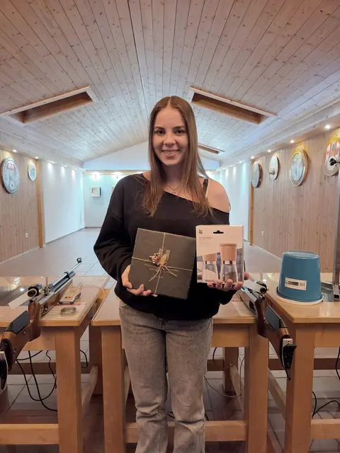 Die beste Marketenderin im Schießstand: Maya Rainer aus Sellrain | Foto: Alexander Haider