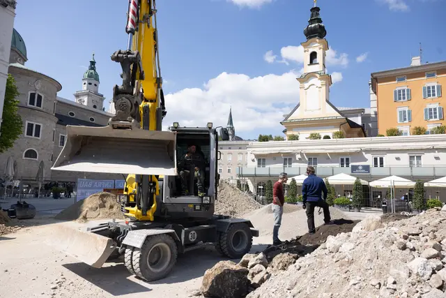 Die erste Bauphase läuft bis Juli. Nach der Sommerpause werden die Arbeiten dann im September fortgesetzt und im November abgeschlossen. Im Anschluss daran stehen dann mit den Bereichen vom Mozartplatz Richtung Rudolfskai und zur Kaigasse die letzten Teilstücke auf dem Plan. Die Bauarbeiten sollen 2028 abgeschlossen werden.   | Foto: Stadt Salzburg/Wildbild/Doris Wild