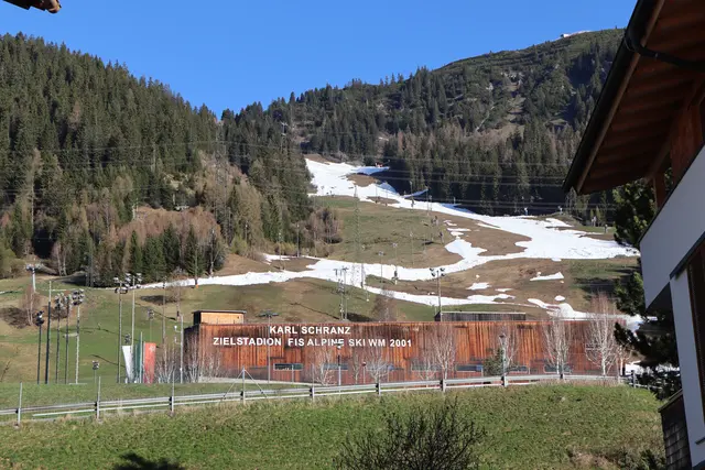 Karl Schranz wurde das Zielstadion der Ski WM 2001 gewidmet. | Foto: Thomas Seelos