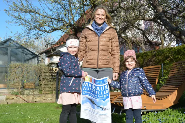Die Kinder Nora und Luisa mit Ortsvorsteherin Manuela Krammer. | Foto: privat
