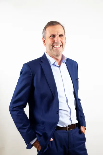 HLW-Direktor Mag. Markus Höfle wurde für seine langjährigen Verdienste der Berufstitel „Hofrat“ verliehen.   | Foto: HLW FW Kufstein