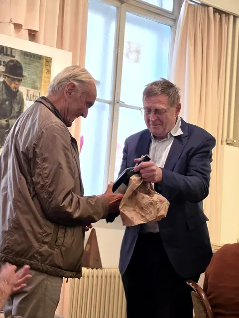 Anerkennung für den ehemaligen Bezirksvorsteher Rudi Bergen. | Foto: CulturaLatina