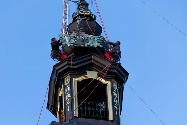 Doppeladler am Landhausturm kurz „ausgeflogen