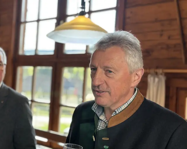 Obmann der Fischzuchtgemeinschaft, Erwin Gruber. | Foto: MeinBezirk/Helmut Riedl