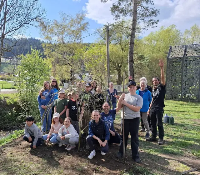 Weidentunnel im Quellenkulturpark errichtet