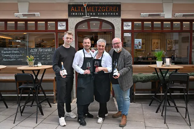 Von links: Weinhändler Martin Wakolbinger, Friedrich Walchshofer, Alte Metzgerei-Chefin Michaela Walchshofer, Winzer Sighardt Donabaum
 | Foto: Kunasz