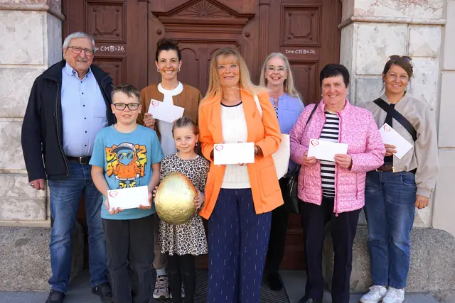 Rekordteilnahme bei Ostereiersuchspiel in Lienzer Schaufenstern