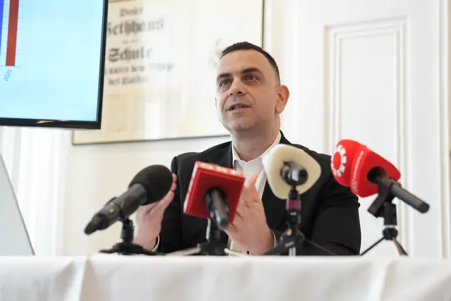Meldestellen-Leiter Johannan Edelman sieht einen "Geist, der aus der Flasche" gelassen wurde. | Foto: Kaja Sade Jerabek/MeinBezirk