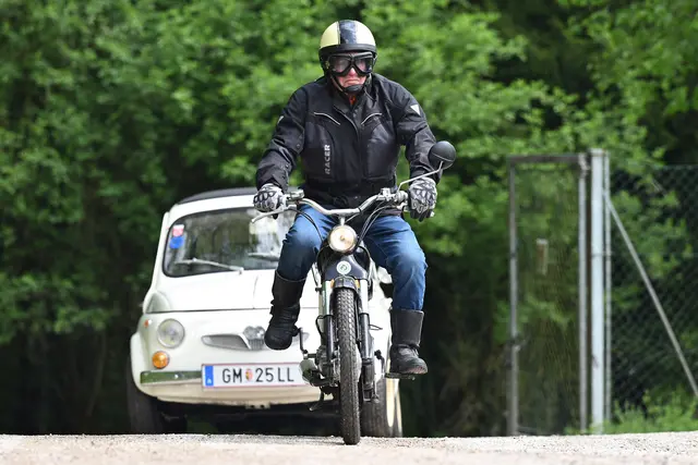 Jedes Jahr im Frühling treffen sich im Almtal Liebhaber von Oldtimer-Fahrzeugen aller Art, die eines gemeinsam haben: Keines hat mehr als 30 PS unter der Haube – oder unter dem Sitz. | Foto: Wolfgang Spitzbart