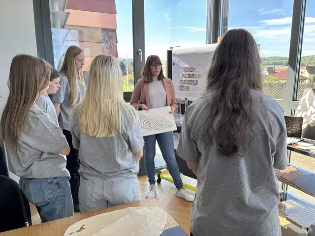Schülerinnen der MS Pitten beim Girls’Day 2026 in der Lehrwerkstatt bei List GC.  | Foto: © List GC