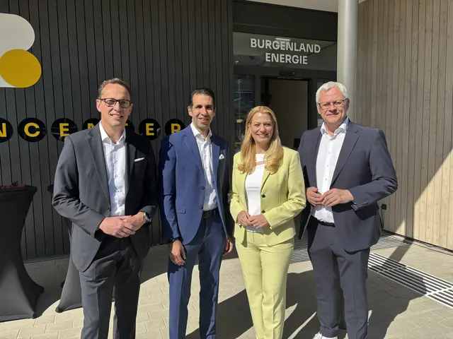 (v.l.) Burgenland Energie Finanzvorstand Reinhard Czerny, CEO Burgenland Energie Stephan Sharma, Landesrätin Daniela Winkler, Bürgermeister Eisenstadt Thomas Steiner
 | Foto: Stefan Schneider/MeinBezirk