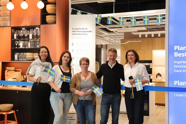 Diana Rosenkranz (Construction Project Manager), Eva Sotsas (Cluster Real Estate Development Leader), Judith Hufnagl (Project Manager Establishment), Wolfgang Kietreiber-Makari (Expansion Manager) und Sandra Sindler-Larsson (Establishment Manager) (v.l.). | Foto: MeinBezirk/Hannah Hingsamer