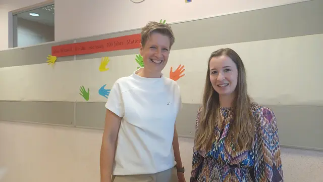 Integrationslehrerin Julia Schütz und Bettina Knabel. | Foto: MeinBezirk / Julia Lirsch