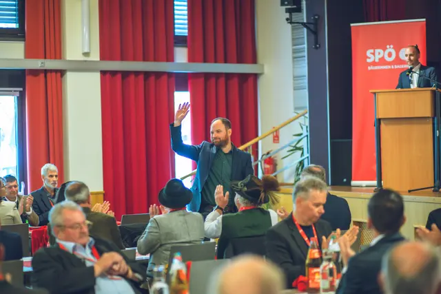 In seiner Rede hob Schwarlzmüller hervor, dass das Motto der Konferenz "Wir sichern deinen vollen Teller!" ein Versprechen darstelle.
