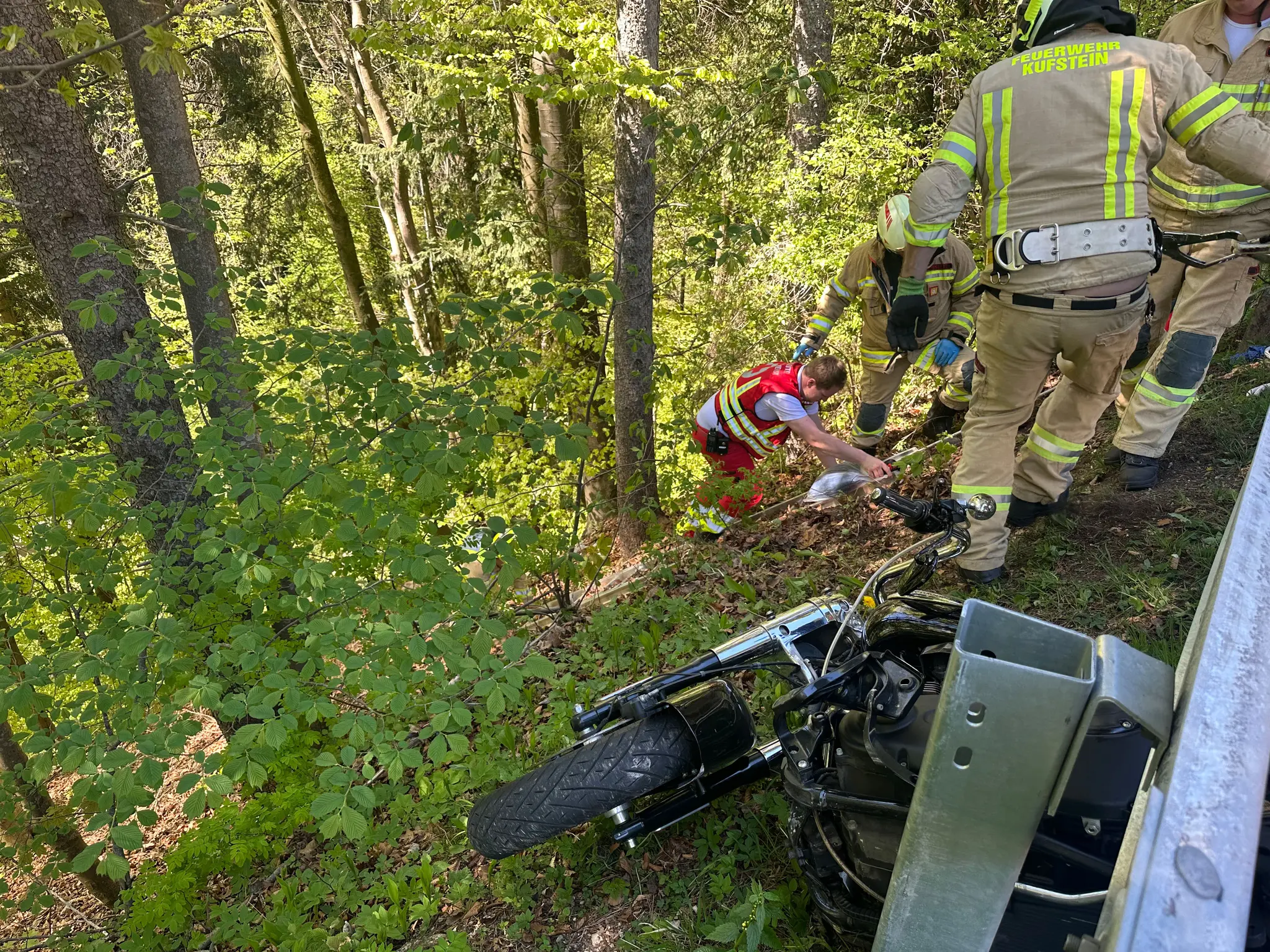 Thierseestraße: Motorcyclist crashes in Kufstein and is seriously injured ...