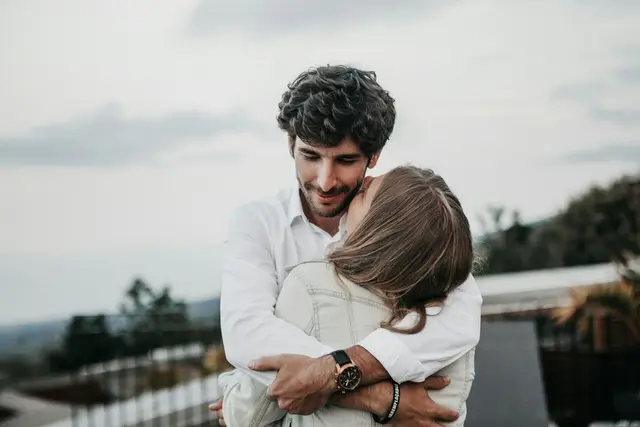 Die erste Liebe: Eine aktuelle Umfrage von Parship liefert spannende Zahlen für die Steiermark.  | Foto: Unsplash/Candice Picard 
