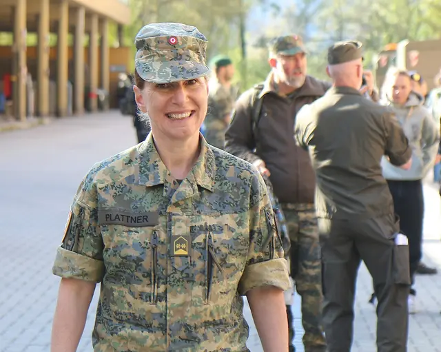 Frau Oberstleutnant Verena Plattner begrüsste die Damen beim Girls Day.