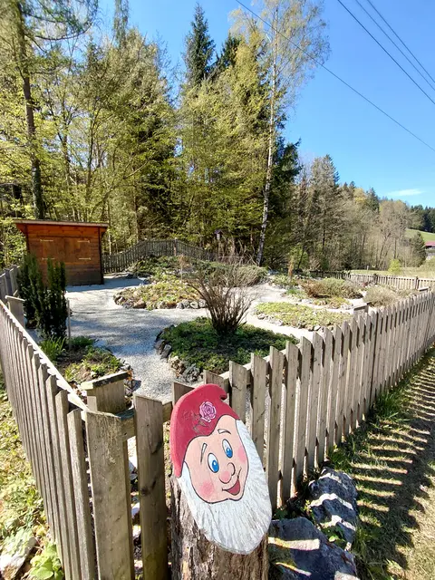 Der Kräutergarten ist noch im Winterschlaf  | Foto: H.Bachinger