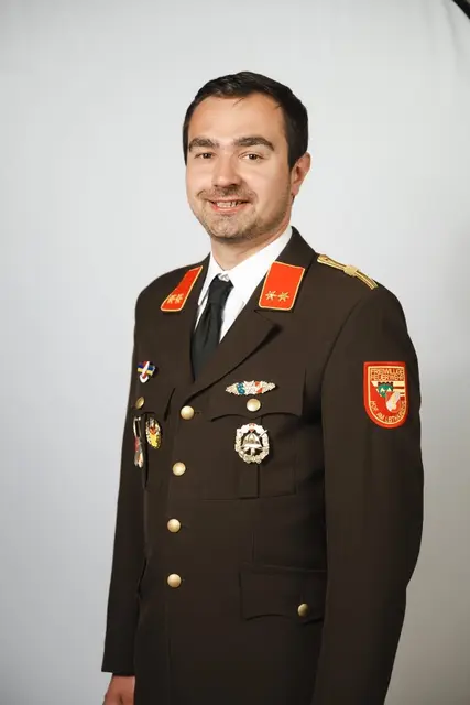 David Tschank wurde erneut zum Feuerwehrkommandanten Stellvertreter gewählt.  | Foto: Marktgemeinde Hof am Leithaberge