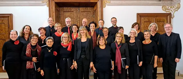 Der chor70 Hainfeld mit Chorleiter Roland Lensch freut sich auf den Auftritt bei der Langen Nacht der Chöre. | Foto: chor70 hainfeld