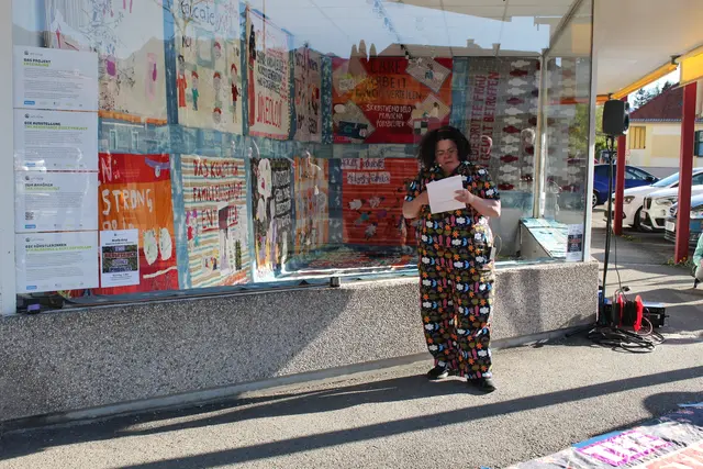 Maya Castillo setzt das Thema mit Lyrik und Musik in Szene.