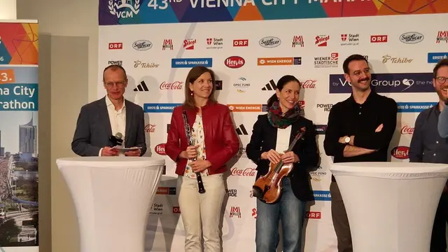 Iva Steirer (3.v.l.) spielte beim Konzert zum Marathon Violine. | Foto: Steirer