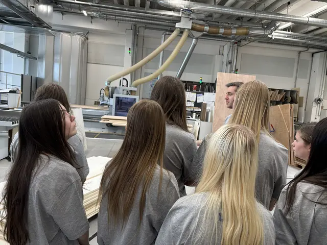 Schülerinnen der MS Pitten beim Girls’Day 2026 in der Lehrwerkstatt bei List GC.  | Foto: © List GC
