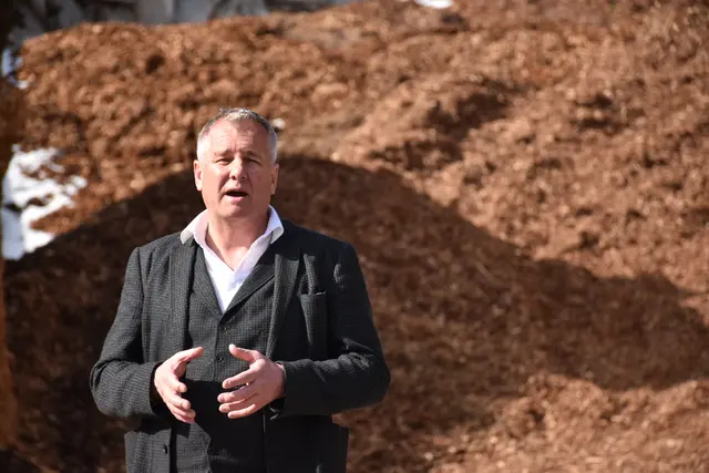 Bgm. Andreas Haas und sein Team haben die Gemeinde auf einen guten Weg gebracht.  | Foto: Haun