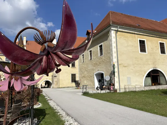 In der Glashütte im ehemaligen Zisterzienserstift Neuberg haben Mönche schon im Jahre 1580 eine Glasbläserei betrieben. 