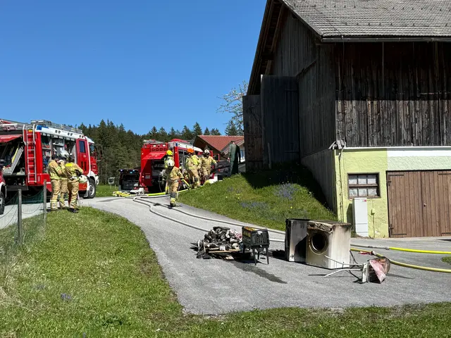 Ausgebrannte Geräte zeugen von der vermuteten Brandursache im Wäscheraum. | Foto: ZOOM.TIROL