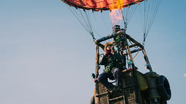 "Take Off" (Originaltitel: "Fei Xing Jia") erzählt von einem erfinderischen Arbeiter, der zwischen Schuld, Familie und alten Flugträumen ein letztes Mal alles aufs Spiel setzt. | Foto: RED LOTUS Asian Film Festival