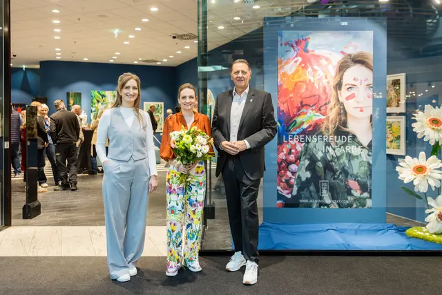 Bunte Kunstausstellung bringt Lebensfreude ins Huma Eleven