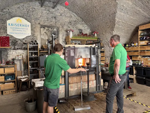Gelernt hat Valentin Wölflingseder das Glasmachen von Valentin Strete.